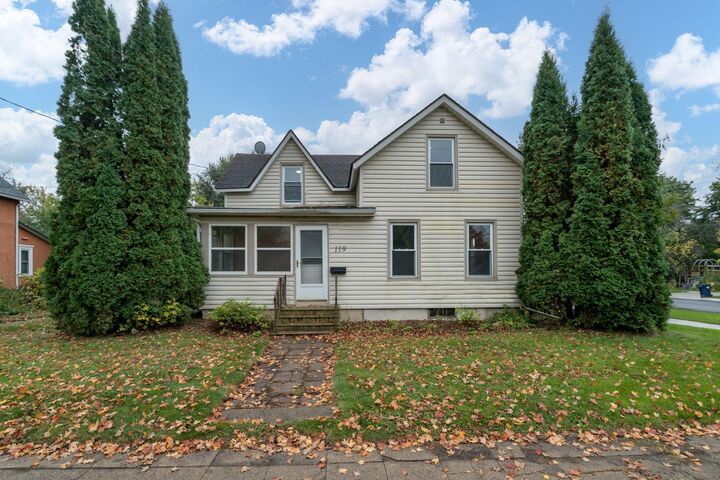 119 Woodley Street W  Northfield MN 55057 photo