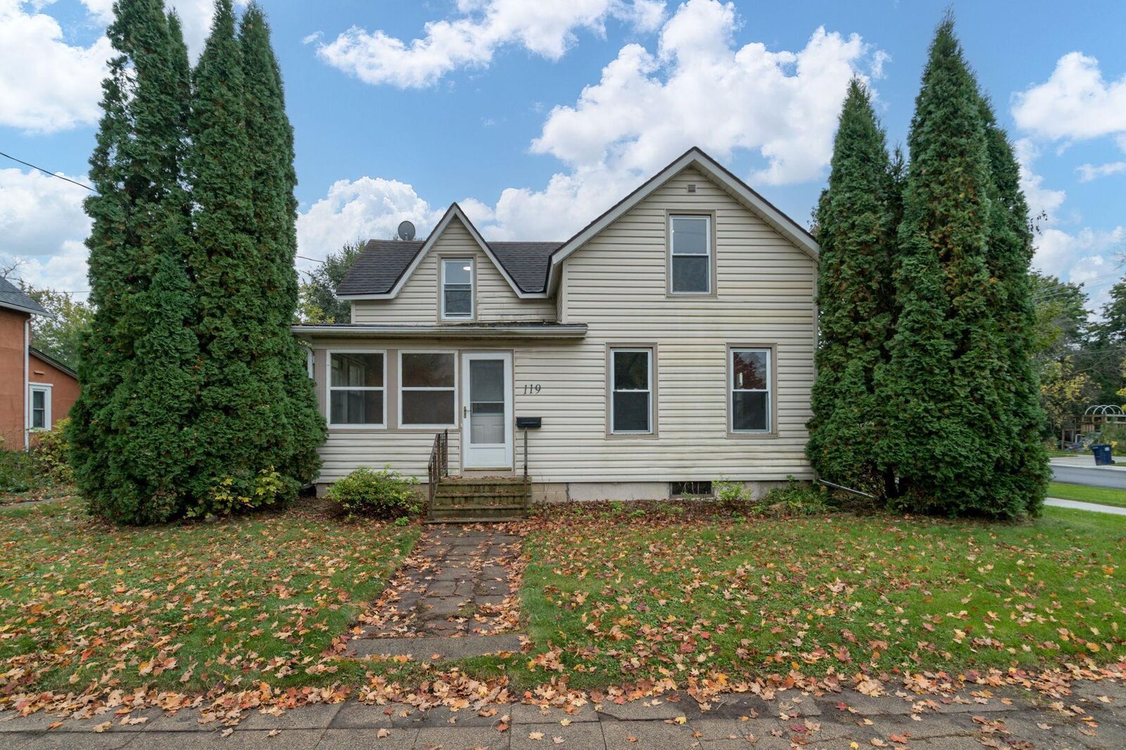 Property Photo: 119 Woodley Street W MN 55057