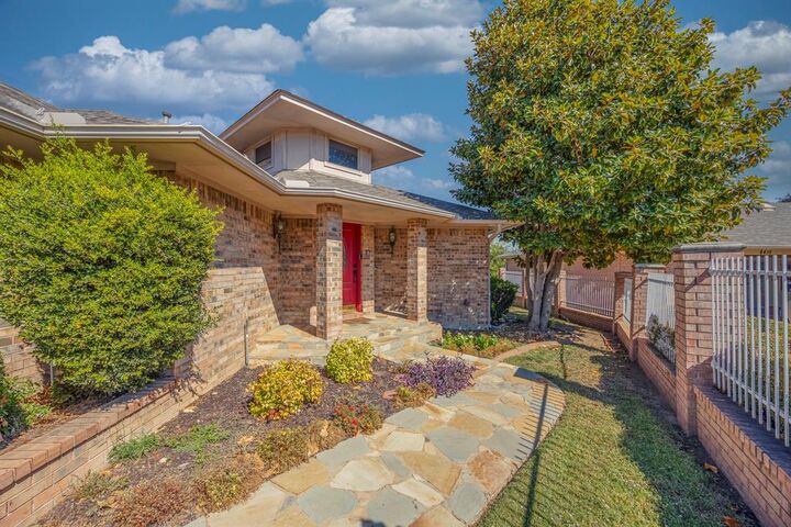 Property Photo: 8418 Golf Club Circle TX 76179