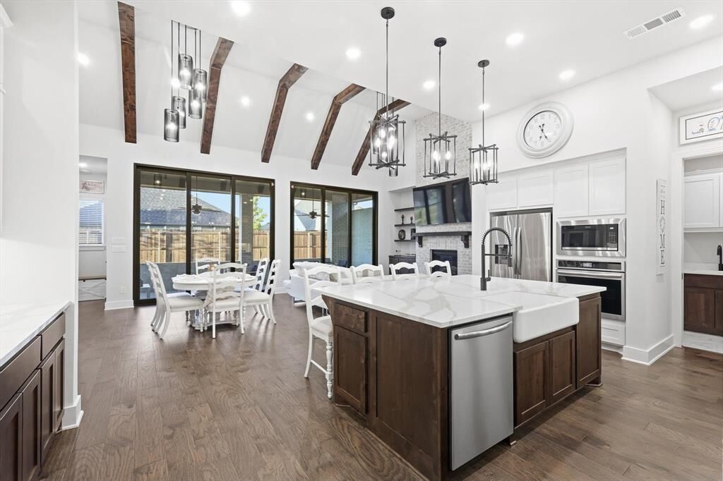 Property Photo: 425 Arcane Street TX 75165