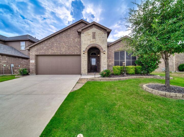 9201 Bronze Meadow Drive  Fort Worth TX 76131 photo