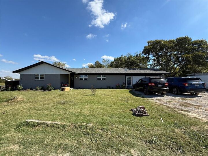 Property Photo: 102 N Cedar Street TX 75423