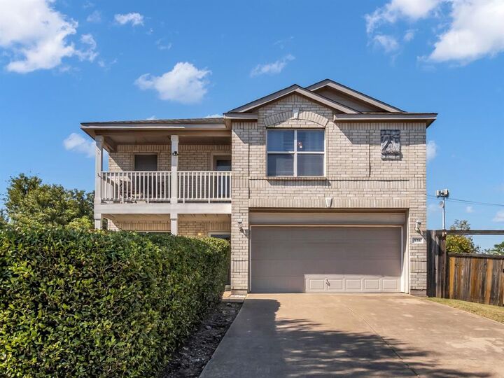 Property Photo: 936 Sunrise Lane TX 75141