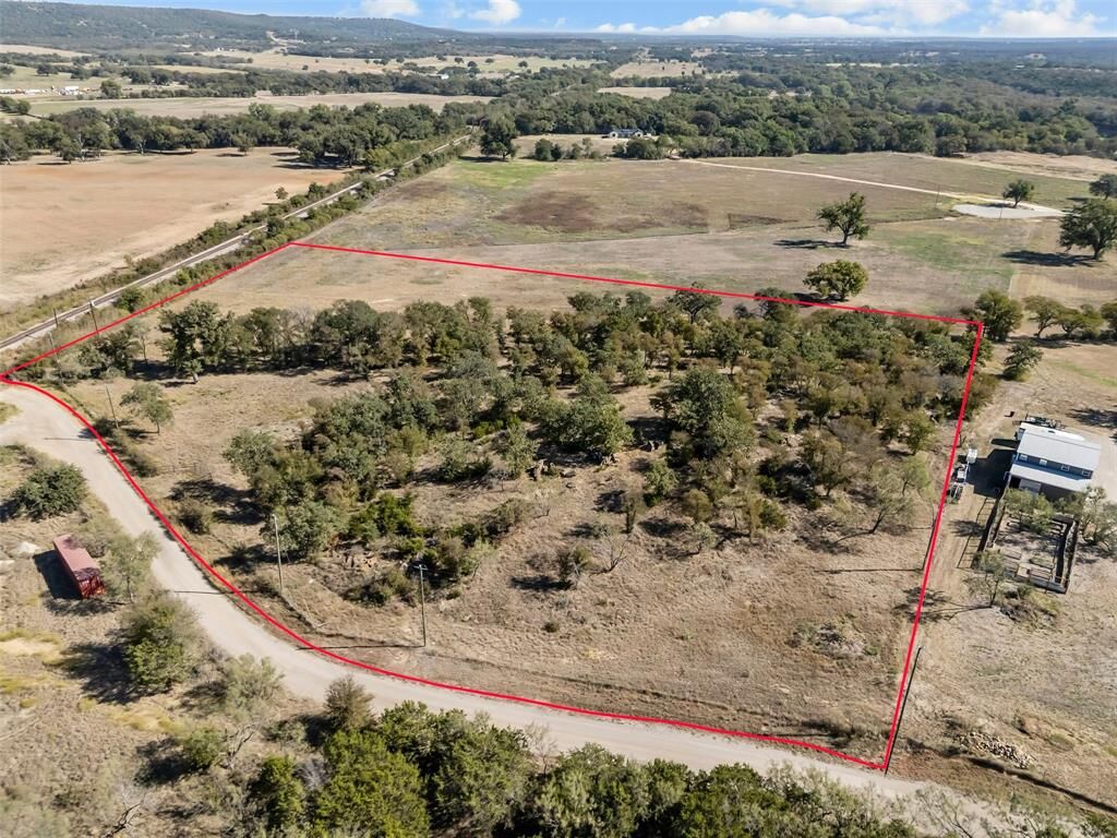 Property Photo: 1005 Carter Road TX 76067