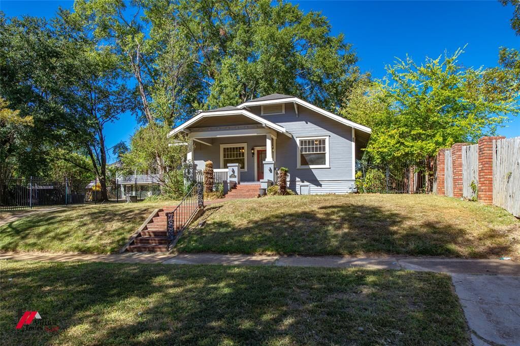 Property Photo: 832 Jefferson Place LA 71104