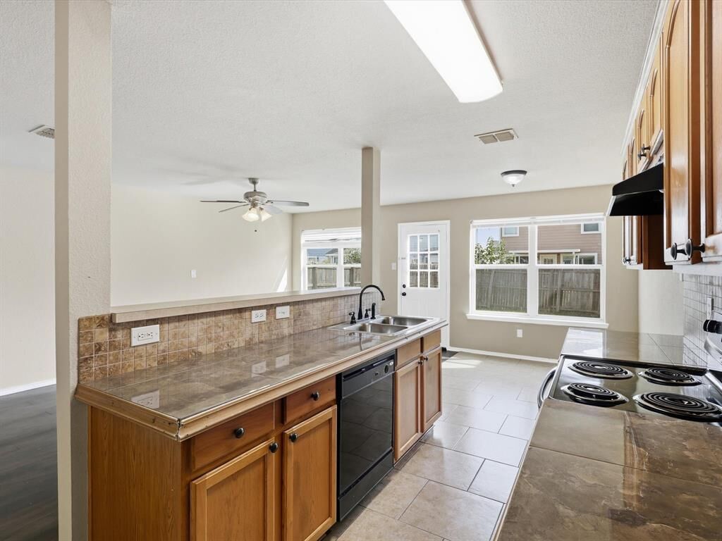 Property Photo:  10713 Many Oaks Drive  TX 76140 