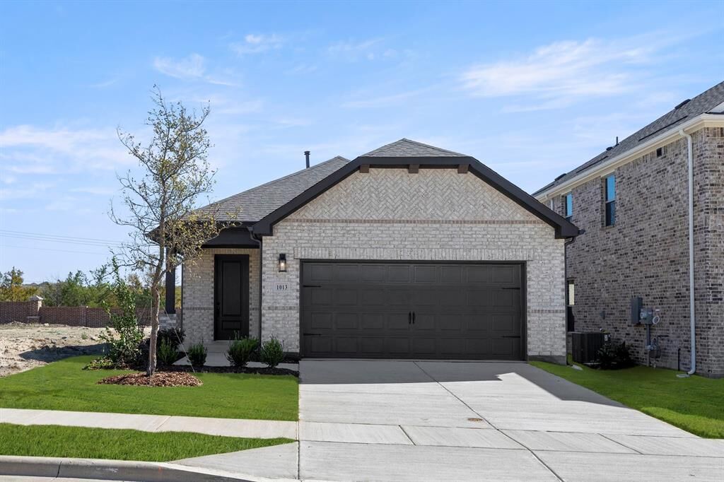 Property Photo: 1013 Handel Road TX 75126