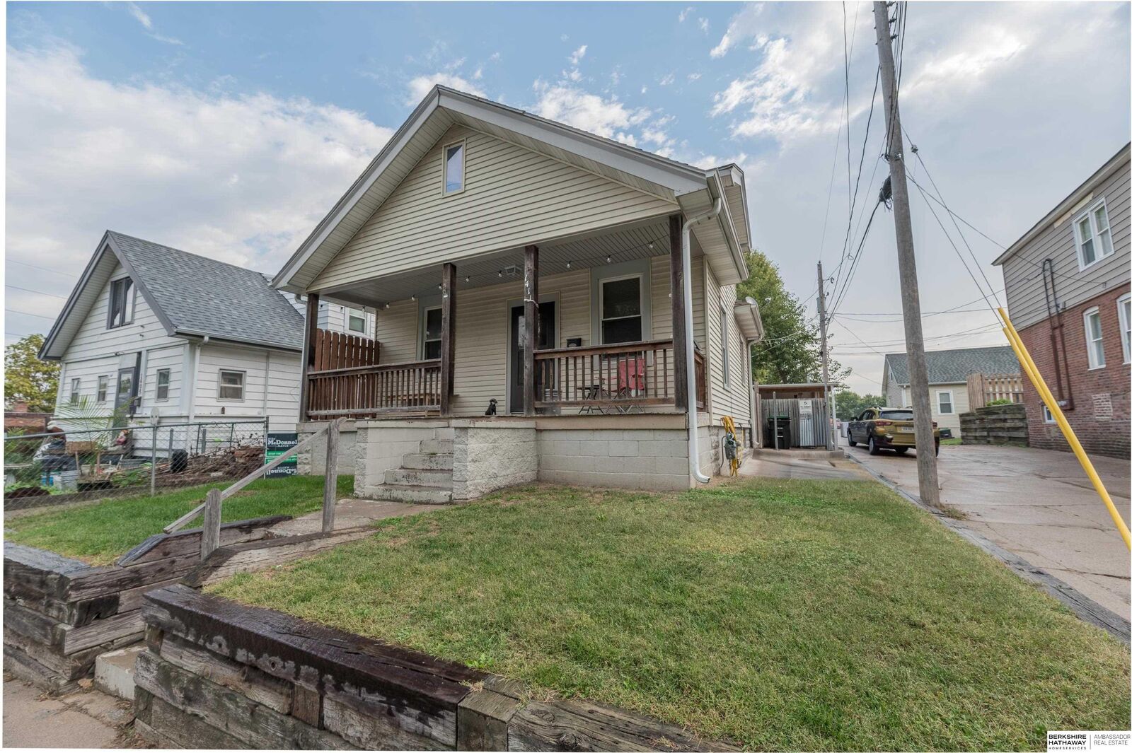 Property Photo:  1411 S 6th Street  NE 68108