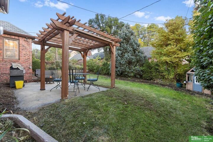 Property Photo: 4551 Walnut Street NE 68106