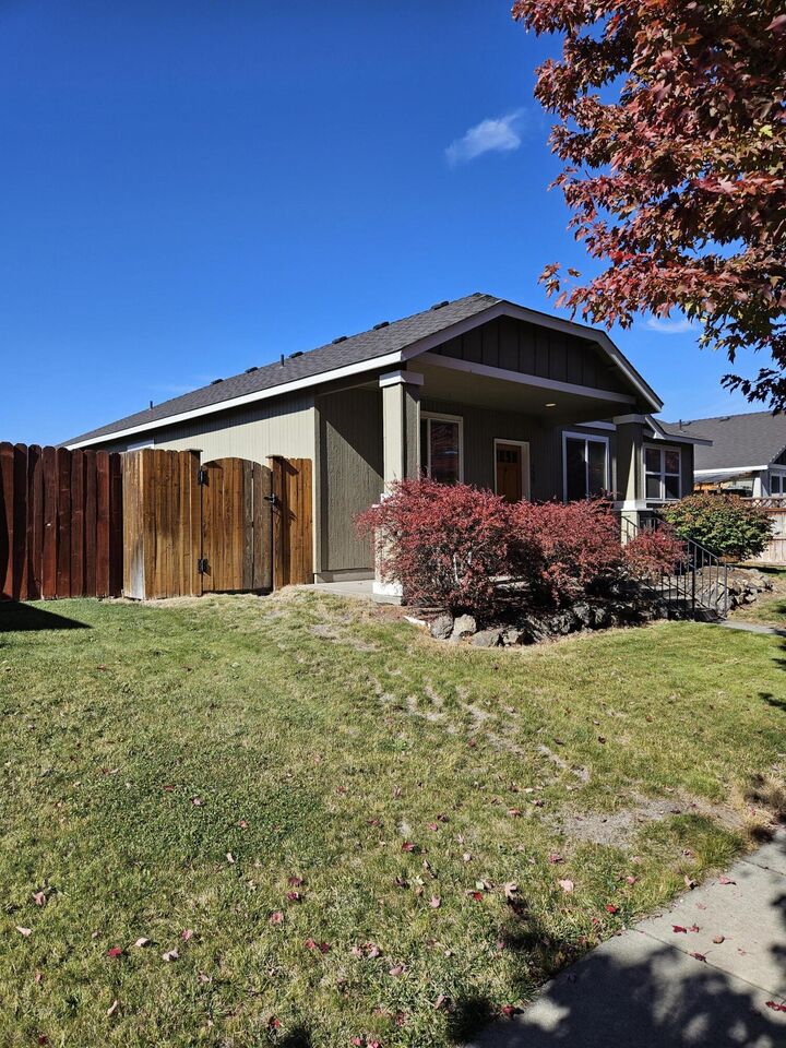 Property Photo: 1297 NE 3rd Street OR 97756