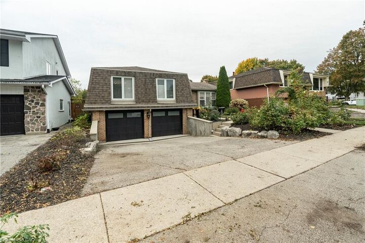 Property Photo: 5 Beechwood Avenue ON N3R 6Z1