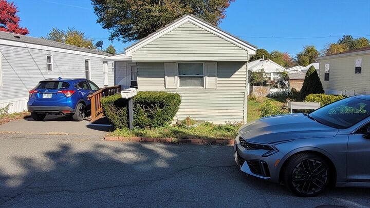 286 Newbury 52  Peabody MA 01960 photo