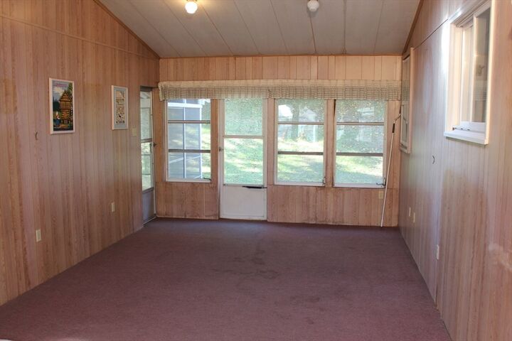 Property Photo: 4 Thomas Hill Rd MA 01527