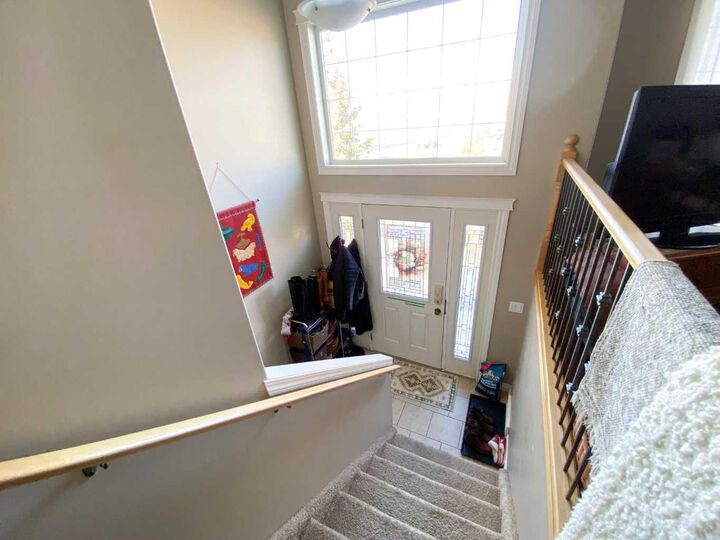 Photo de la propriété:  4623 44 Street  AB T4H 1G5 