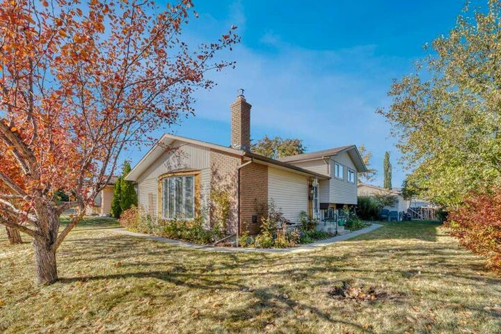 Photo de la propriété: 543 Maidstone Drive NE AB T2A 4B6