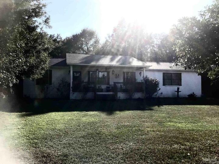 Property Photo: 1355 Wishbone Dr FL 32533