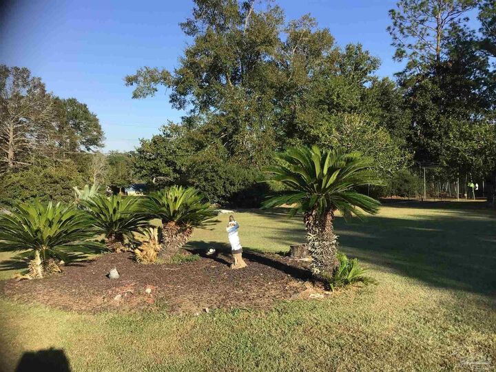 Property Photo: 1355 Wishbone Dr FL 32533