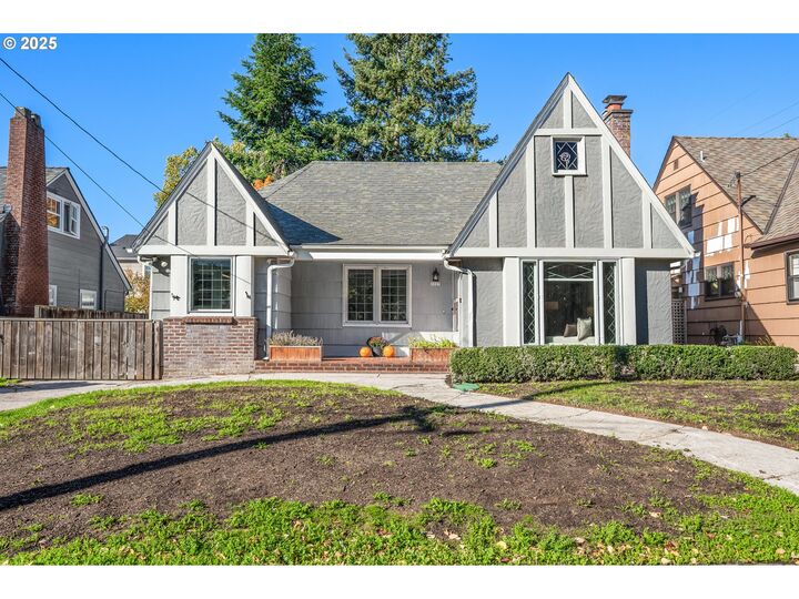 Property Photo: 2025 NE 56th Ave OR 97213