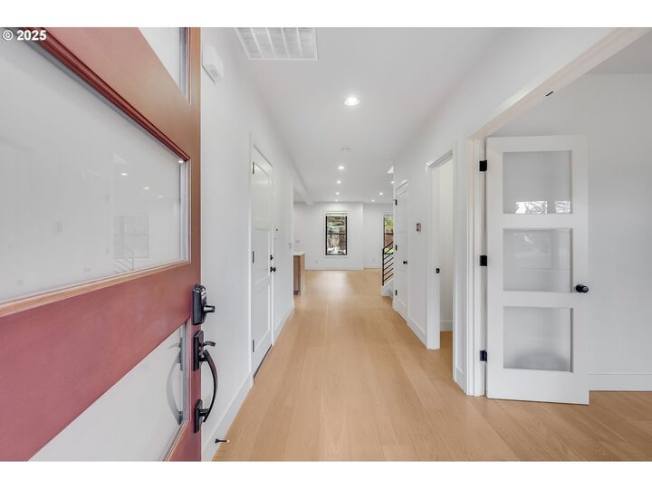 Property Photo: 10682 SW Berkshire St OR 97225