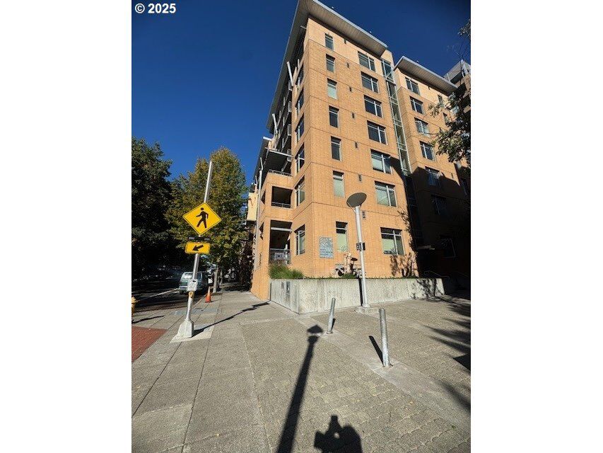 Property Photo:  701 Columbia St 103  WA 98660 