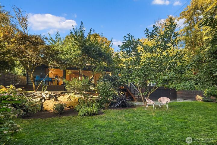 4505 W Raye Street  Seattle WA 98199 photo