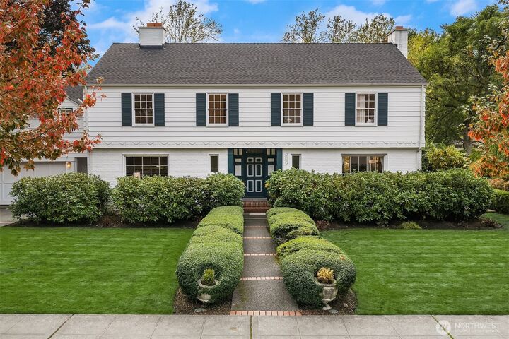 5525 NE Penrith Road  Seattle WA 98105 photo