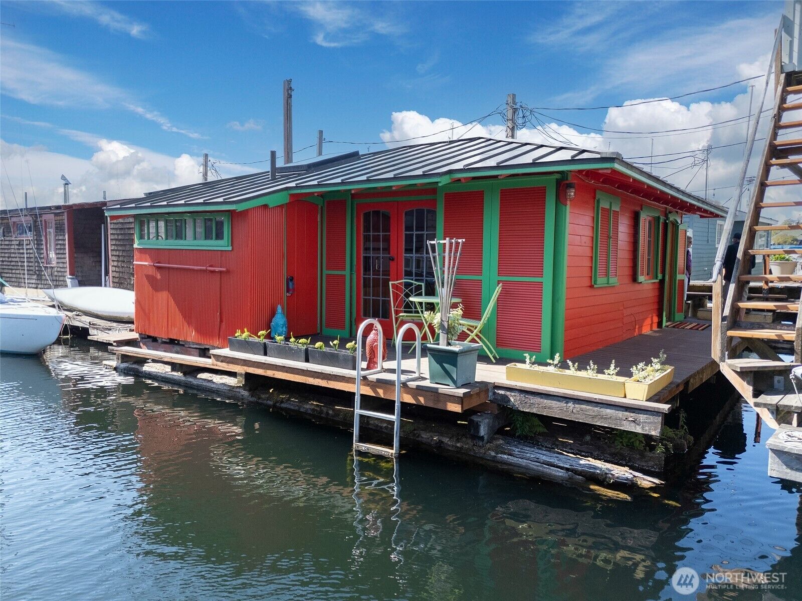 Property Photo: 2727 Fairview Avenue E 18 WA 98102