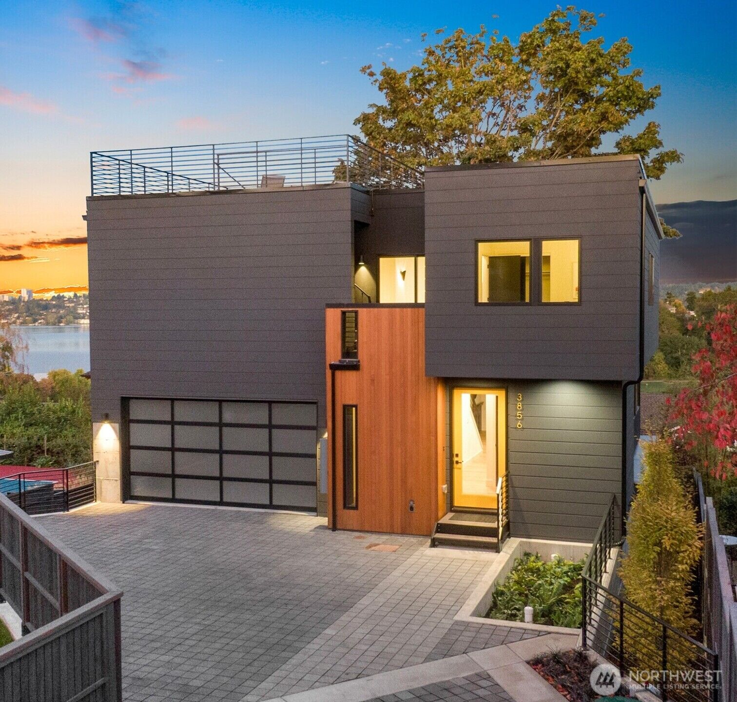 Property Photo: 3856 Cascadia Avenue S WA 98118