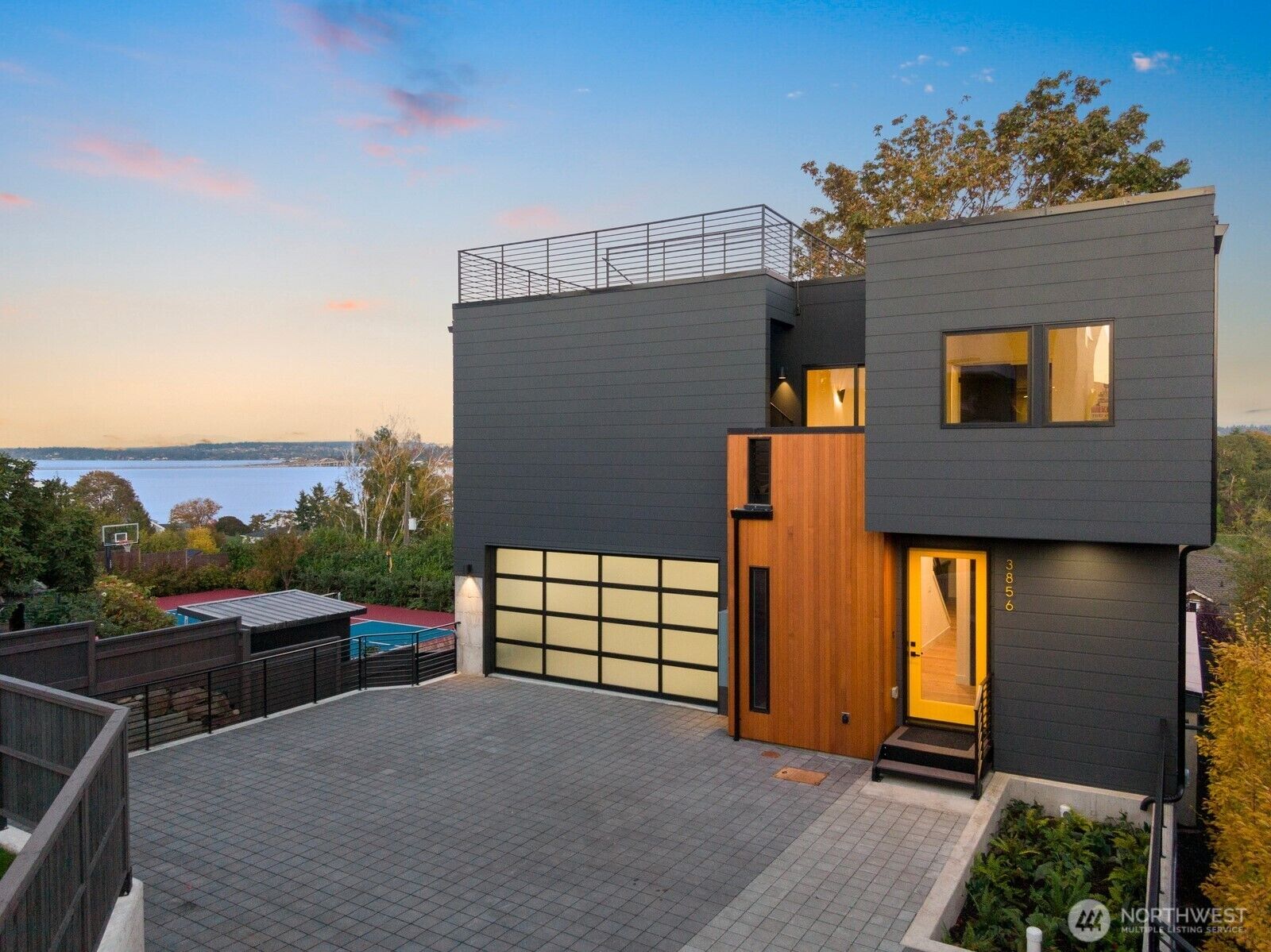 Property Photo:  3856  Cascadia Avenue S  WA 98118 