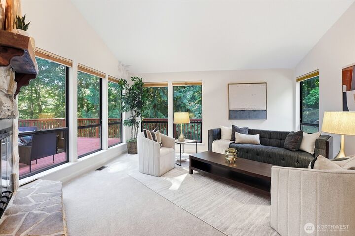 Property Photo: 1059 Greenwood Boulevard SW WA 98027