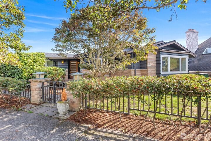 2236  Viewmont Way W  Seattle WA 98199 photo
