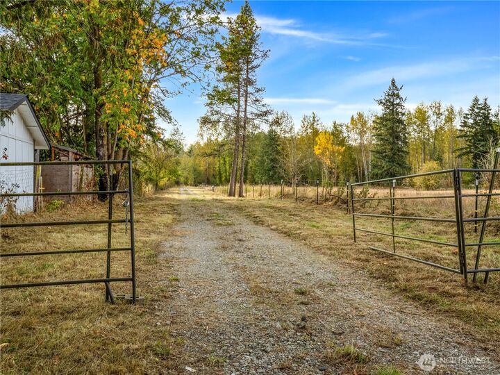 Property Photo: 26202 110th Avenue E WA 98338