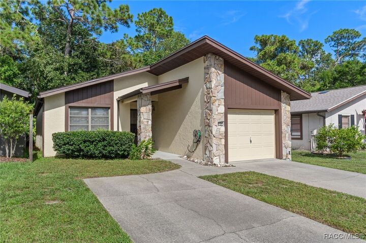 Property Photo:  17 Dogwood Drive  FL 34429 
