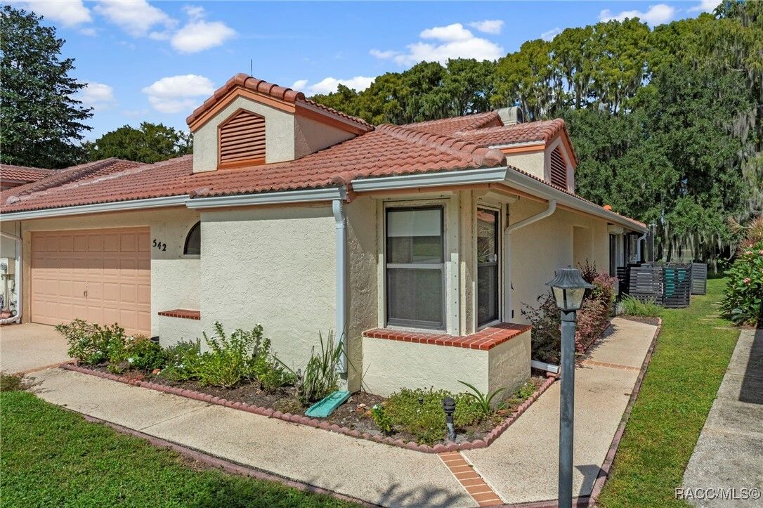 Property Photo:  542 San Remo Circle  FL 34450 