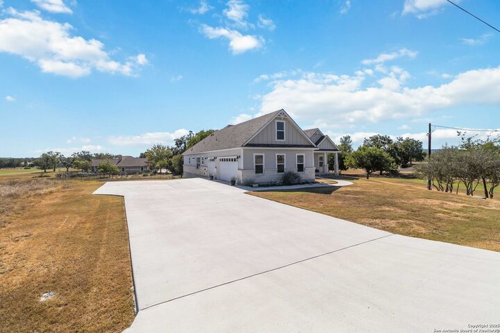 Property Photo: 342 Wood View TX 78003