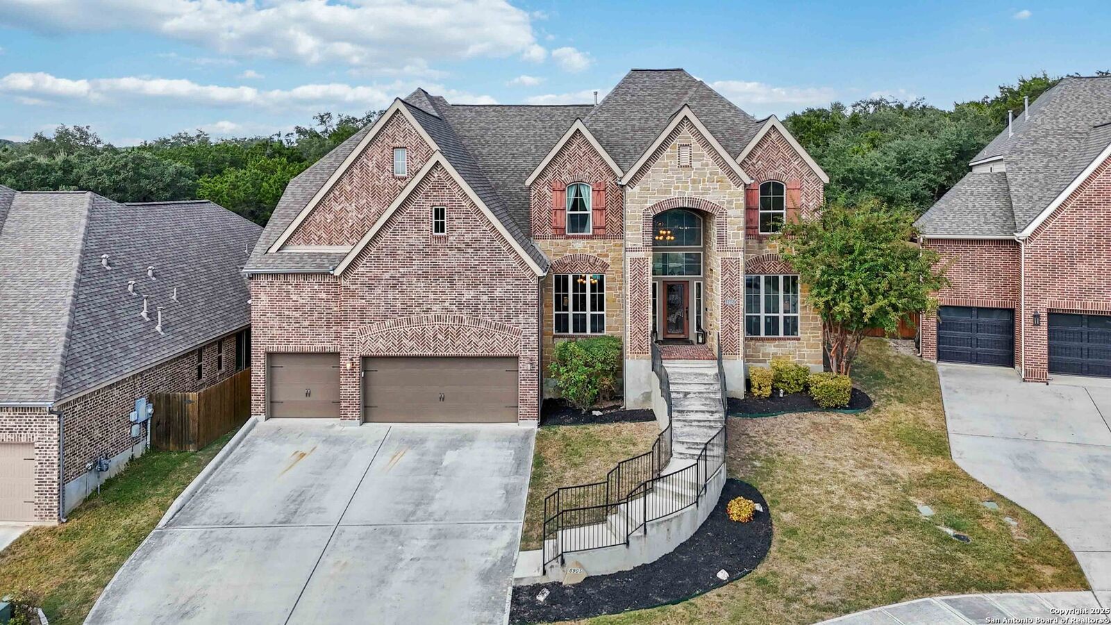 Property Photo: 8905 Soaring Oak TX 78255