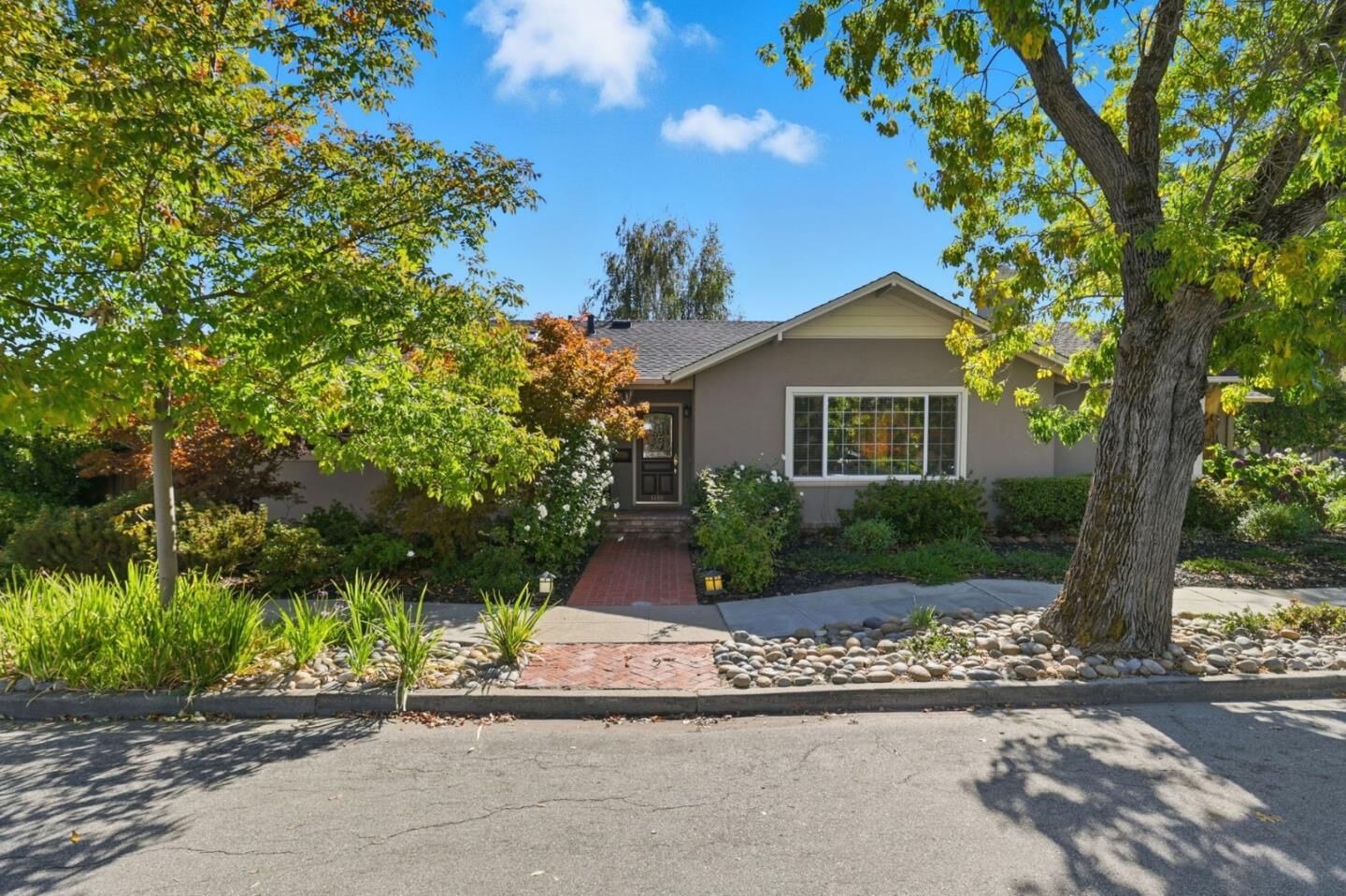 Property Photo: 1465 Bonnie Court CA 94061