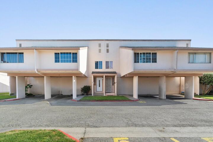 912 Acosta Plaza 11  Salinas CA 93905 photo
