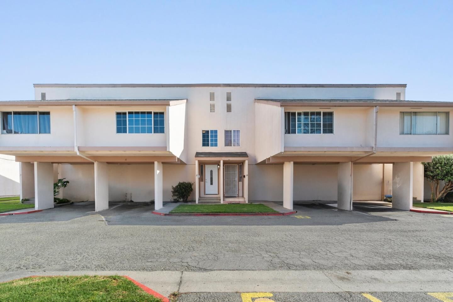 Property Photo: 912 Acosta Plaza 11 CA 93905