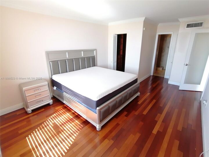 Property Photo: 2020 NE 135th St 506 FL 33181