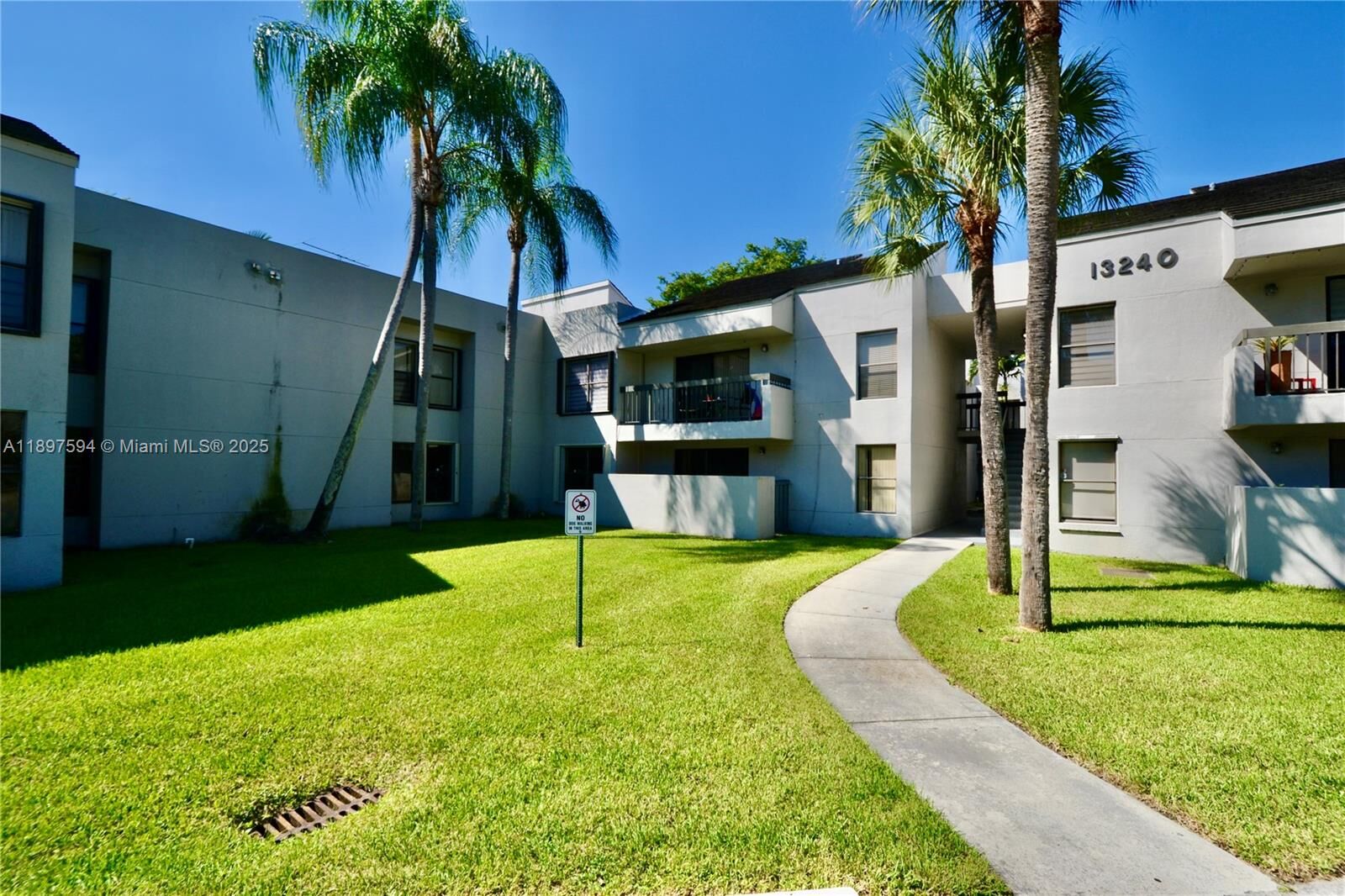 Property Photo: 13240 SW 88th Ln 207E FL 33186