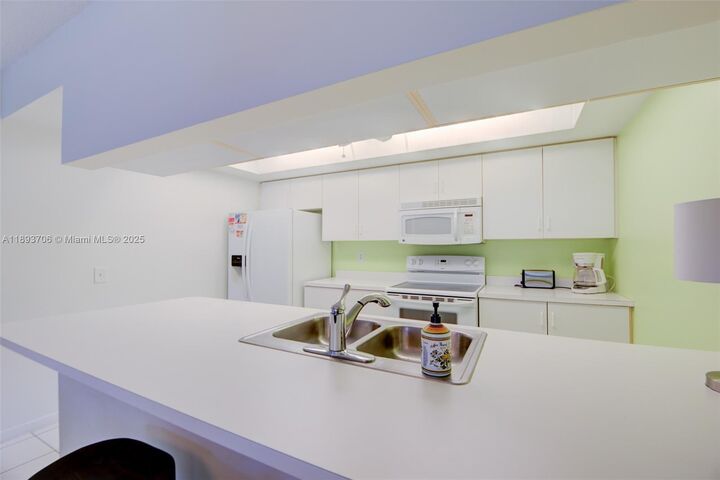 Property Photo: 174 Waterside Dr 174 FL 33462