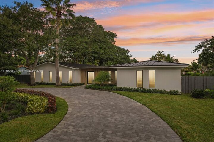 7805 SW 165th St  Palmetto Bay FL 33157 photo