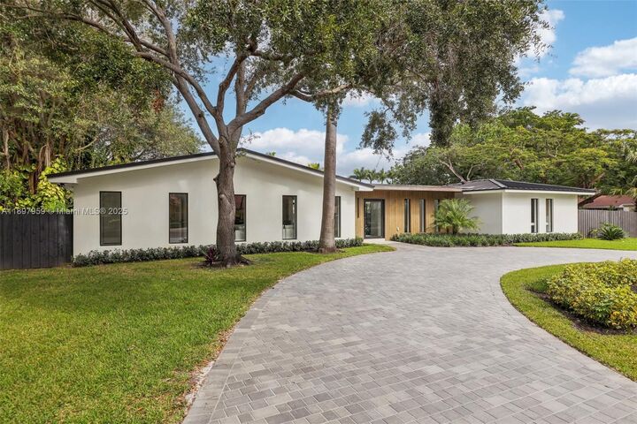 7805 SW 165th St  Palmetto Bay FL 33157 photo