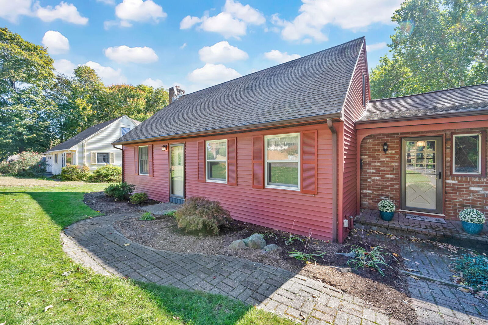 Property Photo: 16 Knox Place CT 06010