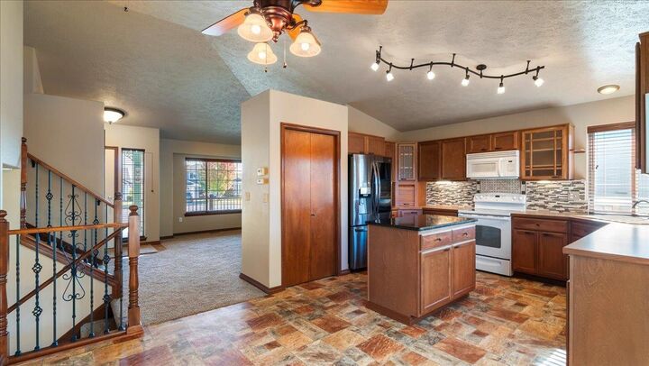 Property Photo: 1112 S Comax Ct WA 99224