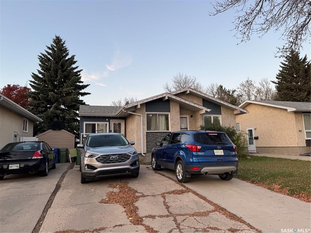 Property Photo: 138 Thomson Avenue SK S4N 5L3