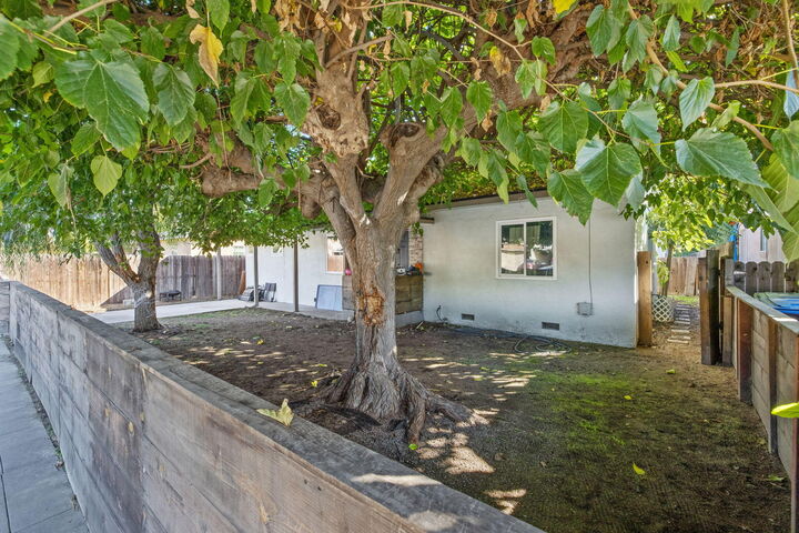Property Photo:  820 N Floral Street  CA 93291