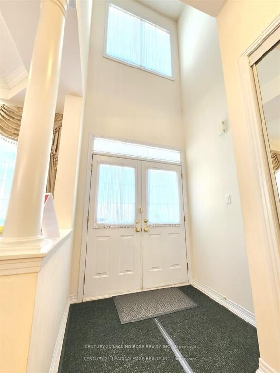 Photo de la propriété:  48 Starhill Crescent  ON L6C 2Z9