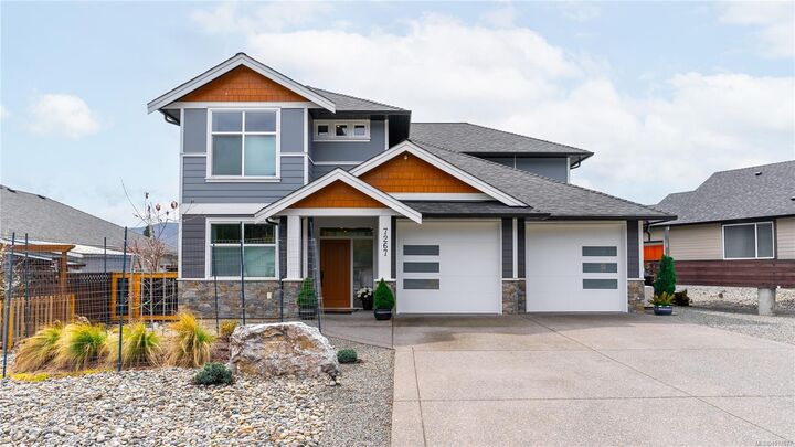 Property Photo: 7267 Lakefront Dr BC V0R 2G1